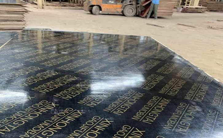 鑫虹泰建筑模板覆面模板使用次數(shù)多周轉率高